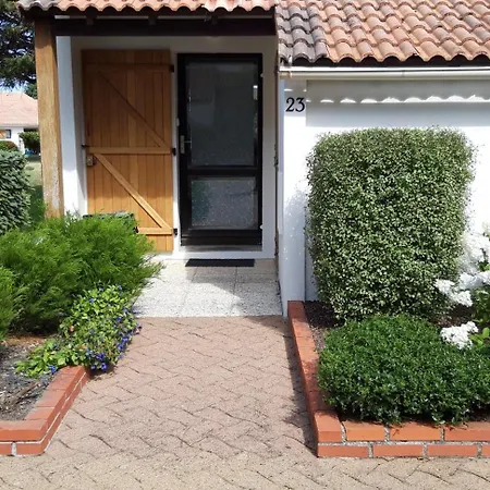 Maison Dans Avec Piscine Et Tennis - 4 Personnes Hébergement de vacances