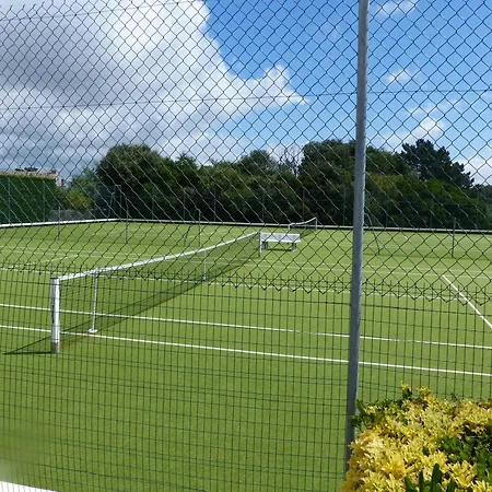 Maison Dans Avec Piscine Et Tennis - 4 Personnes Vakantiehuis