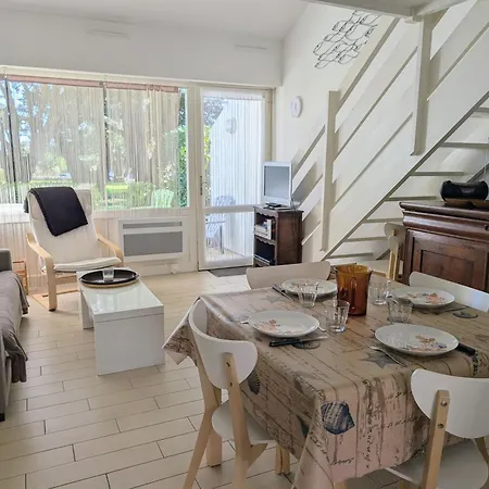 Maison Dans Avec Piscine Et Tennis - 4 Personnes