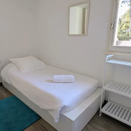 Maison Dans Avec Piscine Et Tennis - 4 Personnes