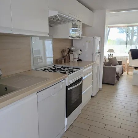 Vakantiehuis Maison Dans Avec Piscine Et Tennis - 4 Personnes