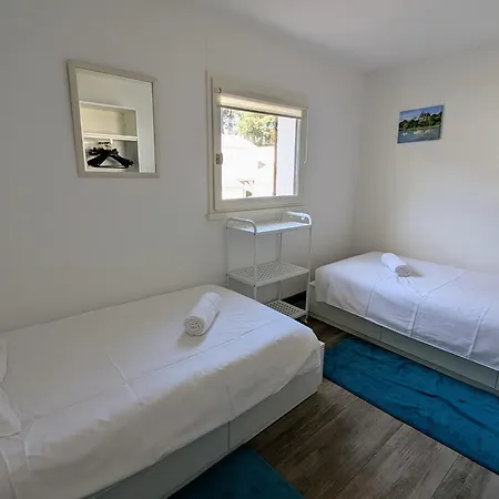 Maison Dans Avec Piscine Et Tennis - 4 Personnes *