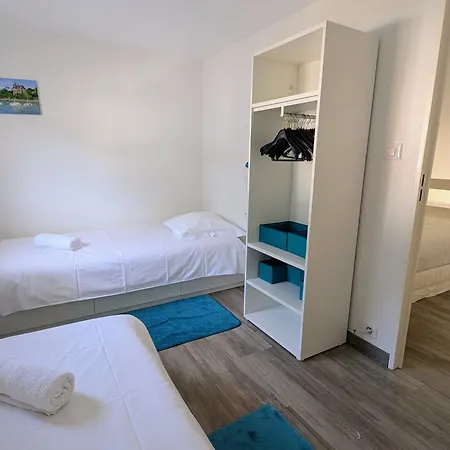 Maison Dans Avec Piscine Et Tennis - 4 Personnes